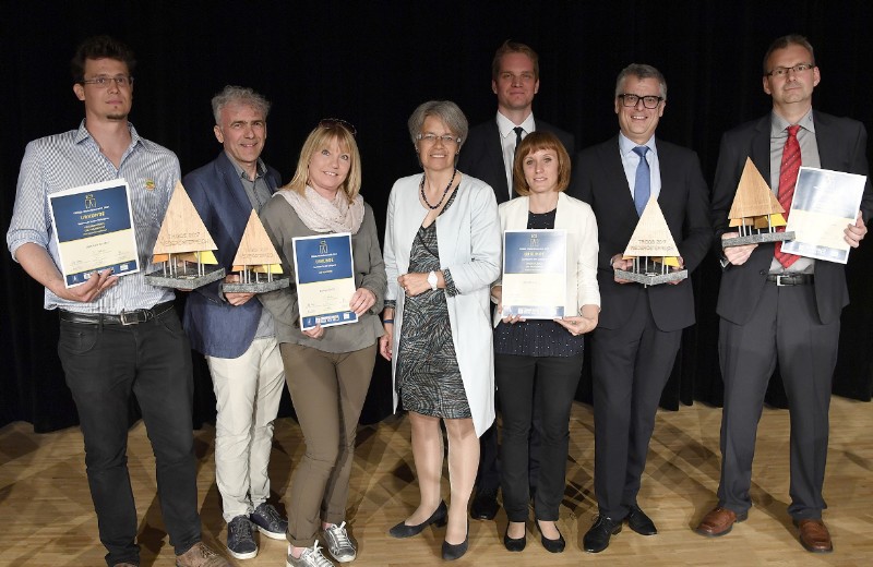 vlnr: Christian Zoubek (Biohof ADAMAH), Claus und Manuela Bretschneider (BREDDYS), Landesrätin Dr. Petra Bohuslav, Mag. Michael Fuker, Windpassinger Andrea, DI Ludwig Pekarek (Umdasch), Manfred Schieber, BA (CUITEC Großküchentechnik) vlnr: Christian Zoubek (Biohof ADAMAH), Claus und Manuela Bretschneider (BREDDYS), Landesrätin Dr. Petra Bohuslav, Mag. Michael Fuker, Windpassinger Andrea, DI Ludwig Pekarek (Umdasch), Manfred Schieber, BA (CUITEC Großküchentechnik)